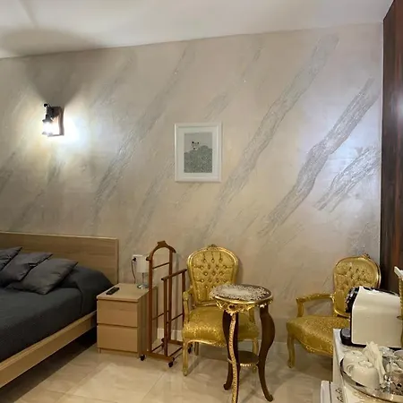 Pensionat Gold House 3*