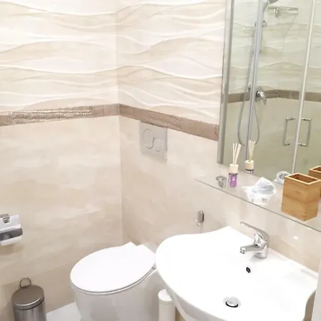 Gold House Pensión La Spezia