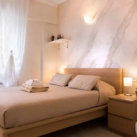 Gold House Pensión La Spezia