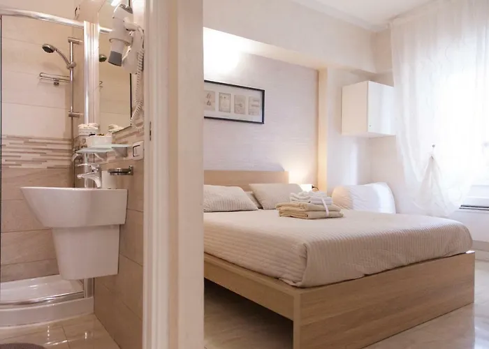 Gold House Pensionat 3*